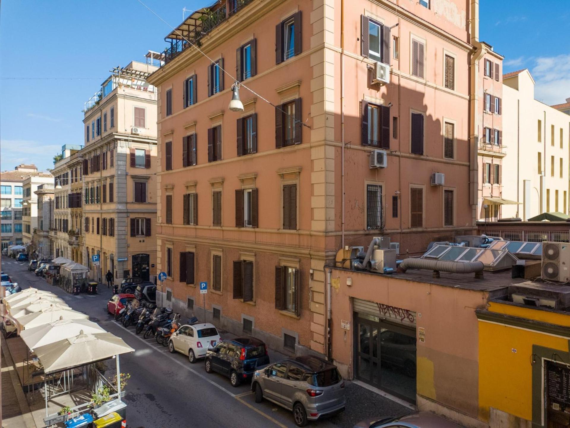 Apartment The Rent - Three-room Near The Colosseum Rom