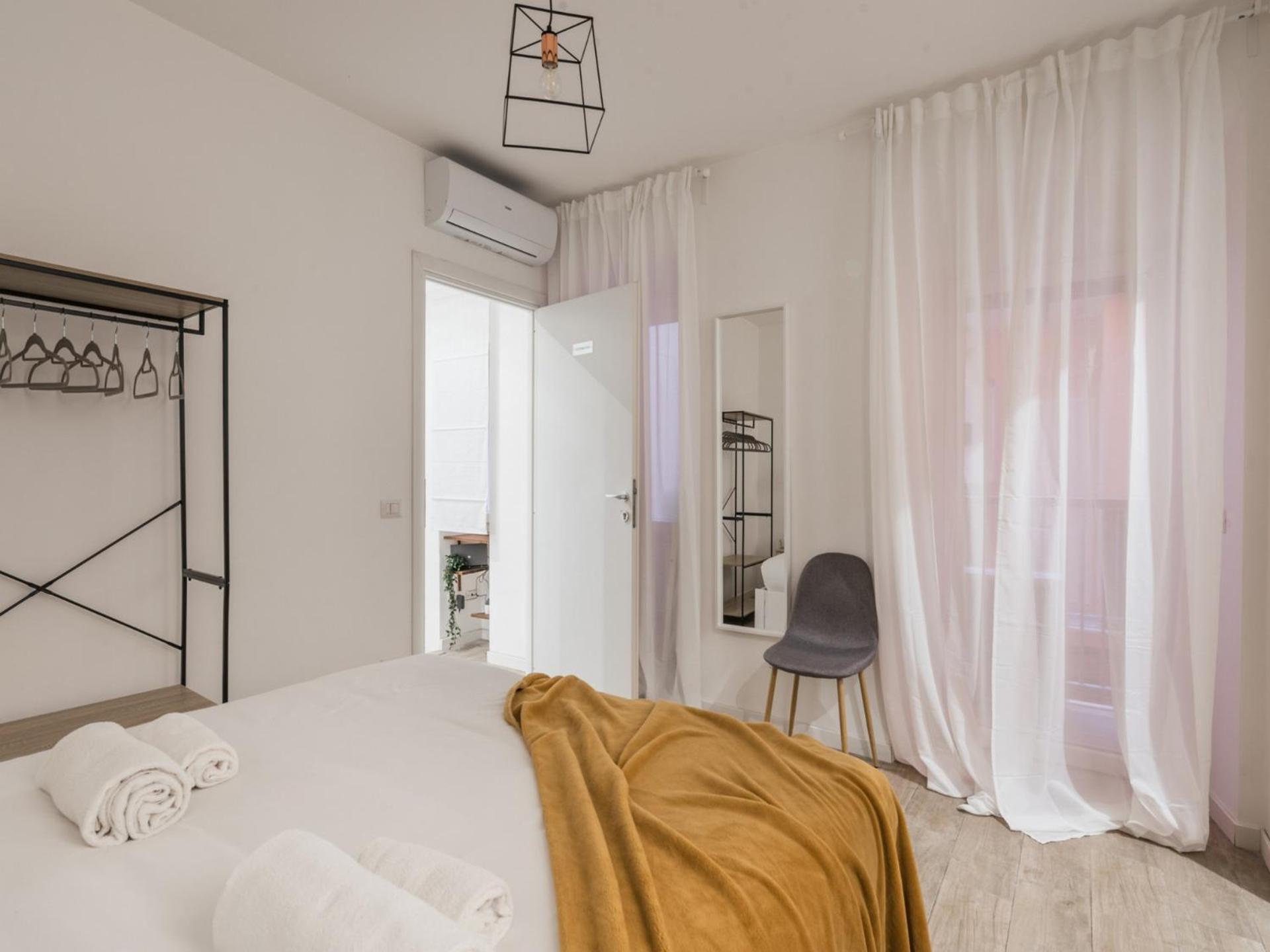 The Rent - Three-room Near The Colosseum Apartment Rom